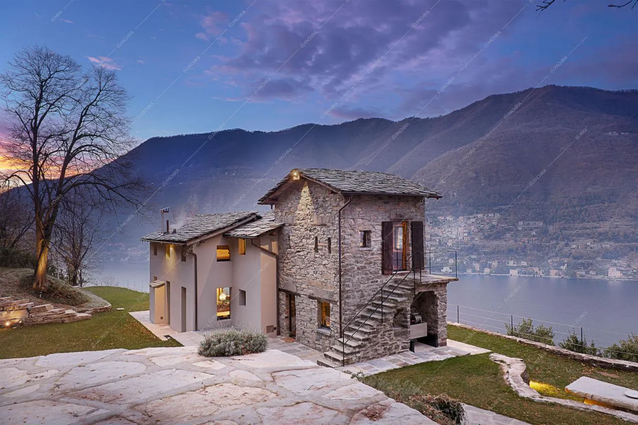 Esterni della baita, giardino, vista lago