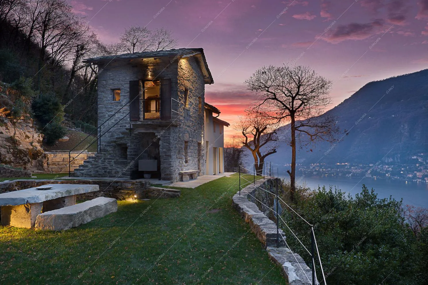 Esterni della baita dal giardino e vista panoramica