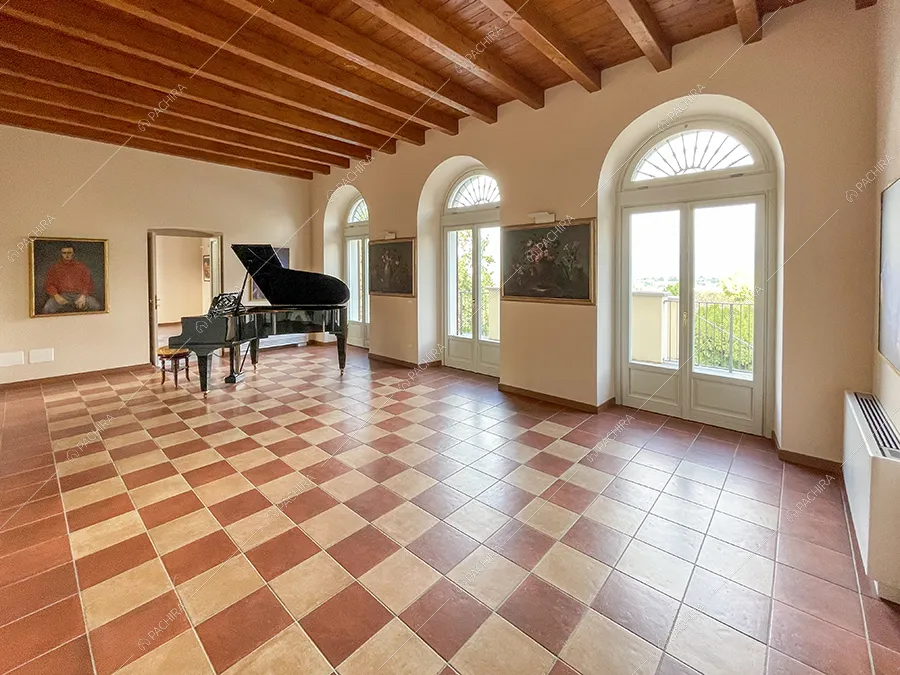 Salone della villa Parnaso, location in stile classico a Lecco