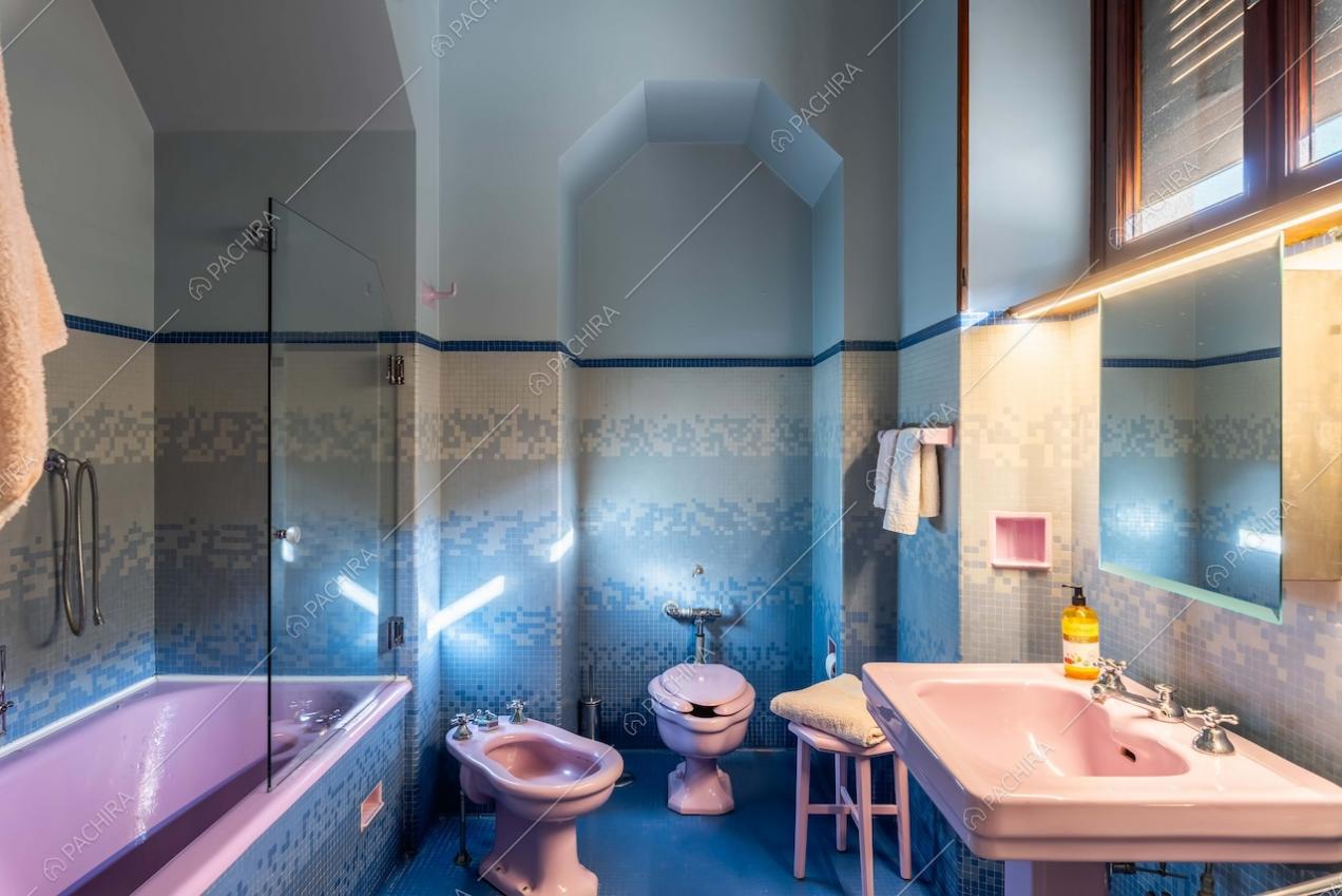 Bagno della villa Adamite, location in stile classico a Savona