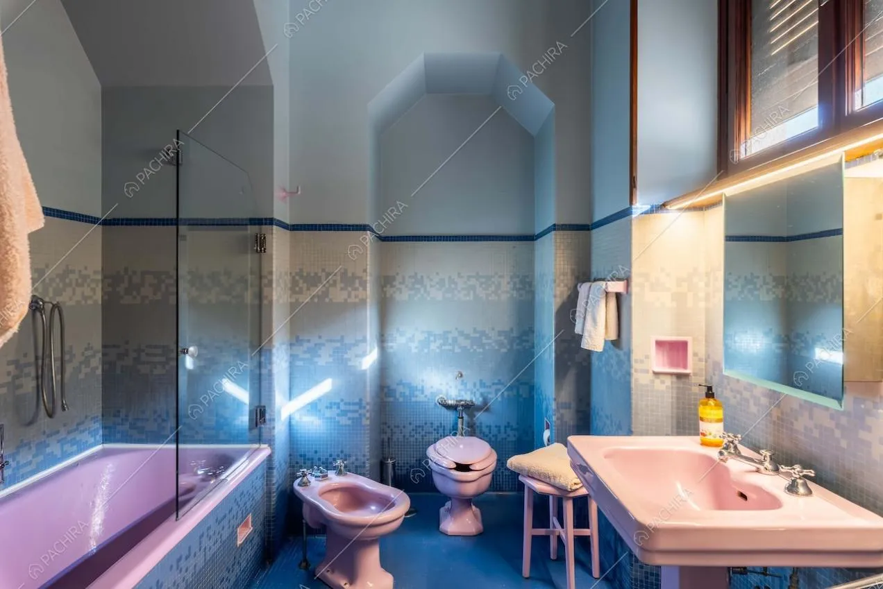 Bagno della villa Adamite, location in stile classico a Savona