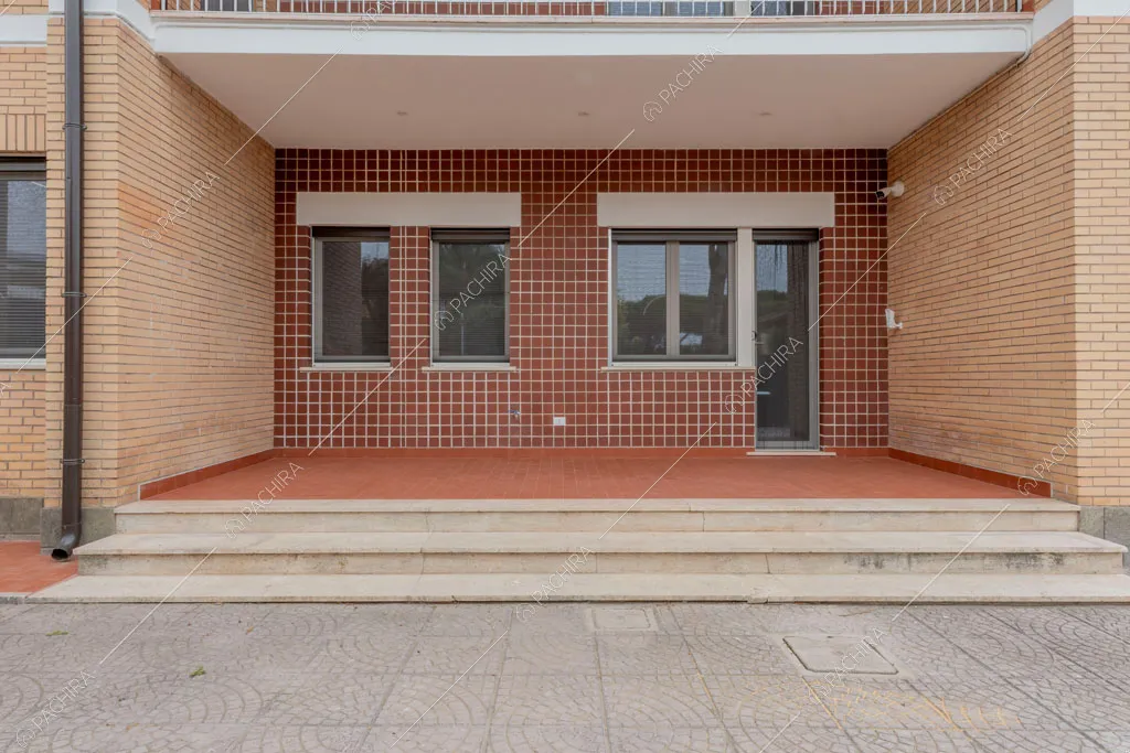 Vista sul portico della villa Murray, location in stile contemporaneo a Roma