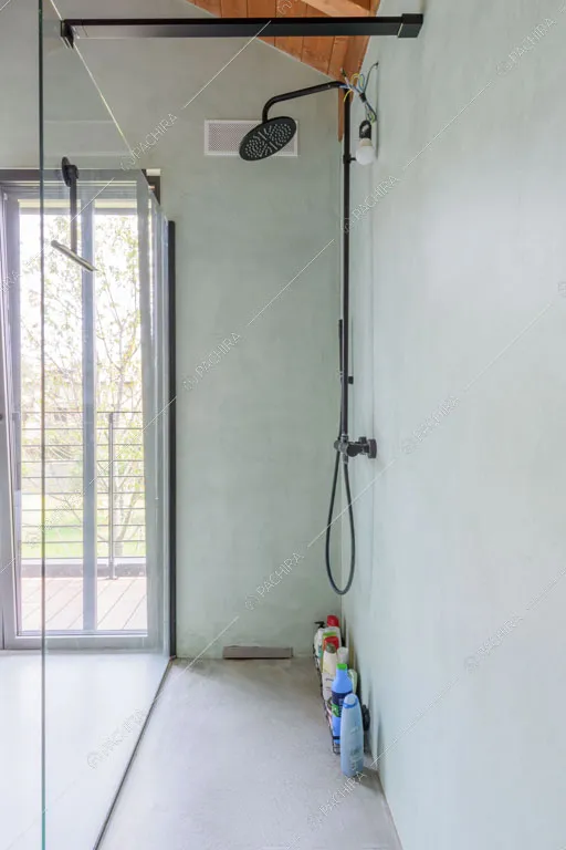 Box doccia della villa Aral, location in stile contemporaneo a Monza