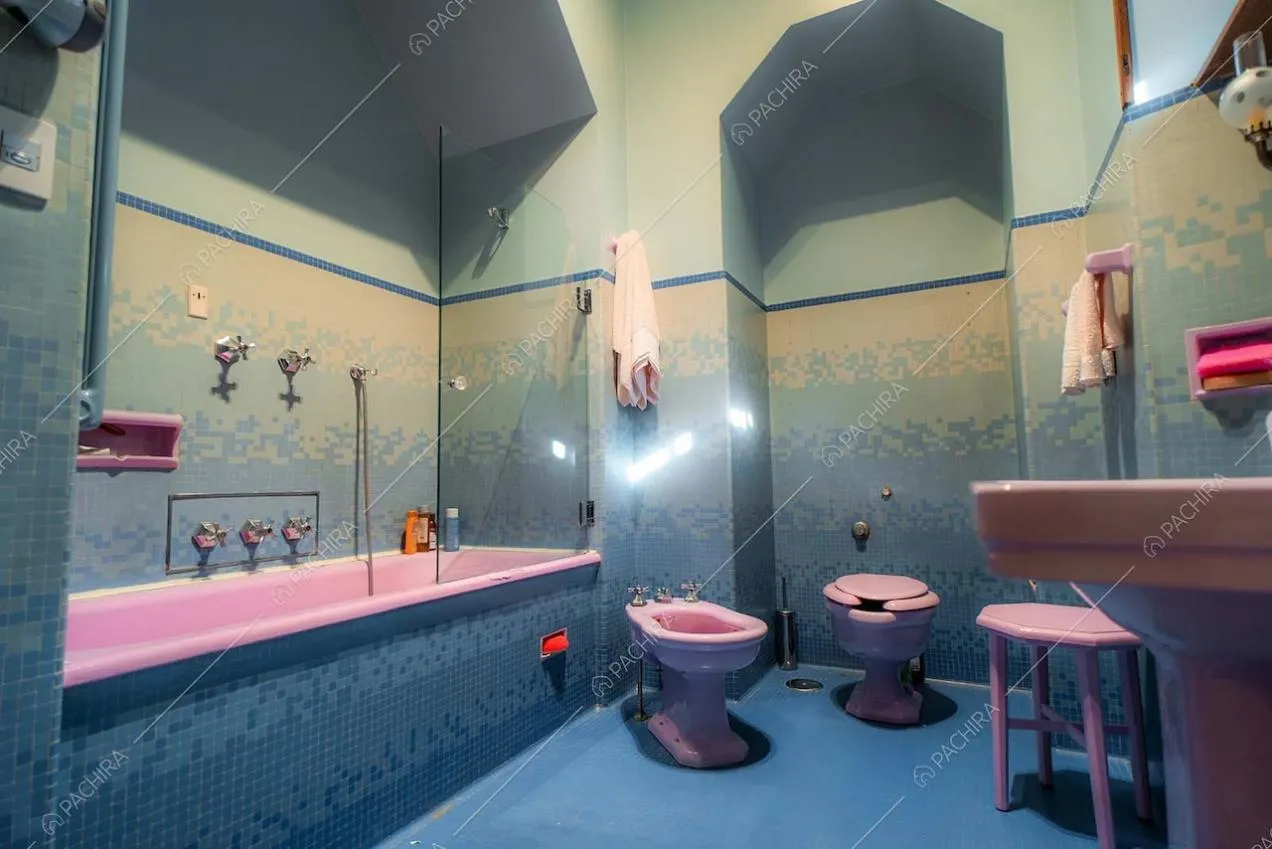 Bagno della villa Adamite, location in stile classico a Savona