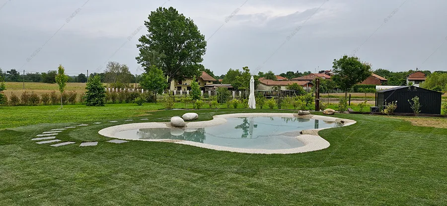 Piscina della villa Jaspis, location in stile moderno a Novara