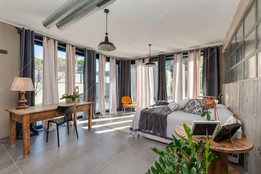 Camera da letto del loft Argan, location in stile industriale a Roma