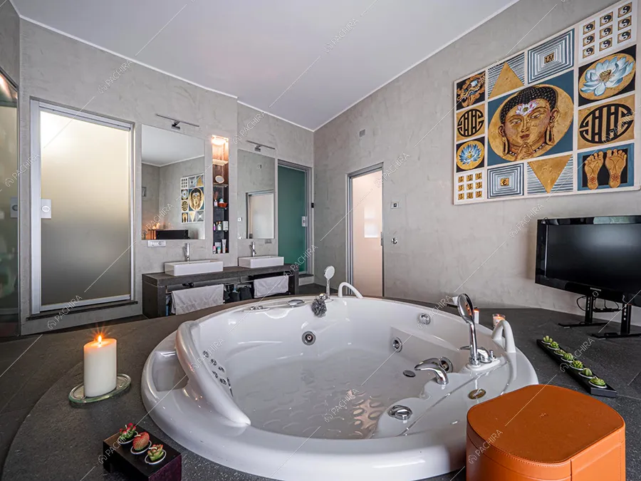 Idromassaggio della villa Moonstone, location in stile moderno a Milano