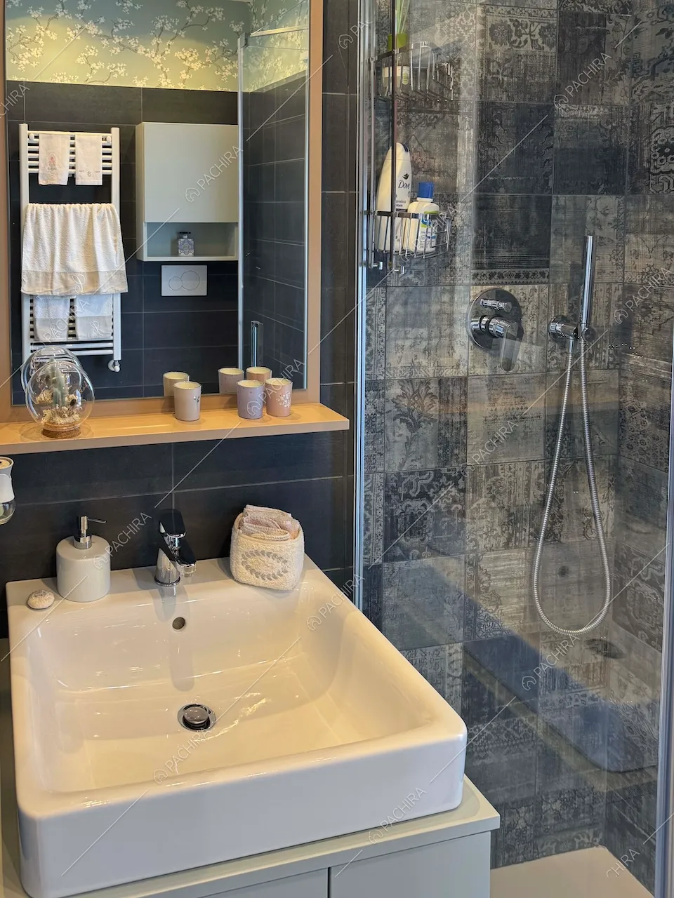 Bagno dell'appartamento Gesso, location in stile contemporaneo a Milano