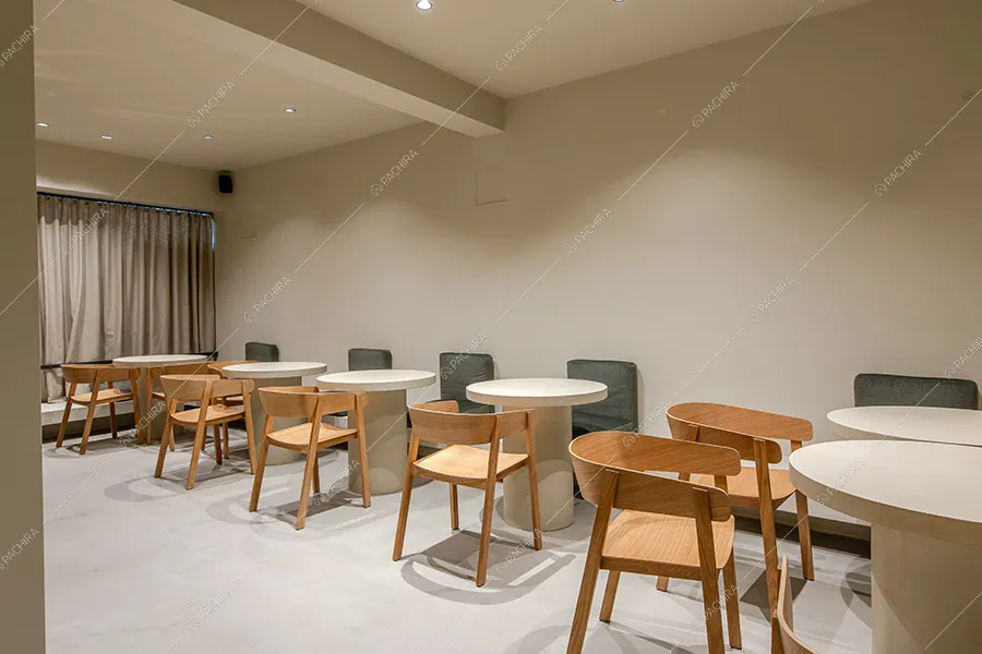Zona ristoro dell'espositivo Tatra, location in stile contemporaneo a Milano
