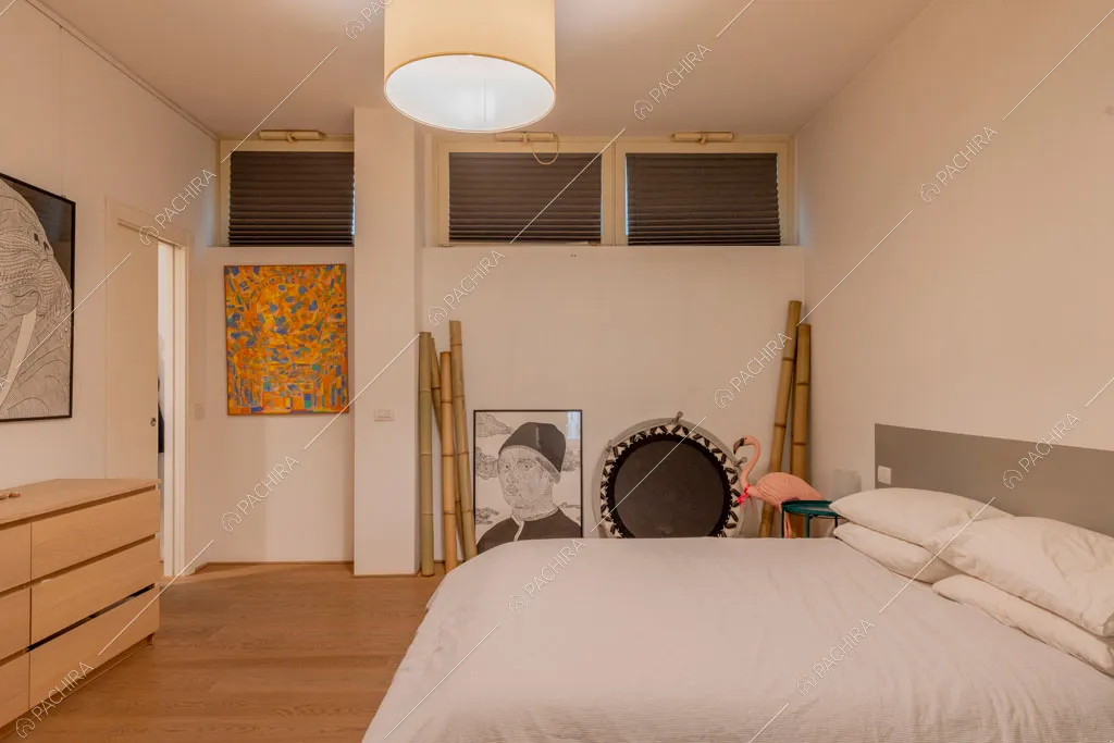 Camera da letto dell'appartamento Mungo, location in stile contemporaneo a Milano
