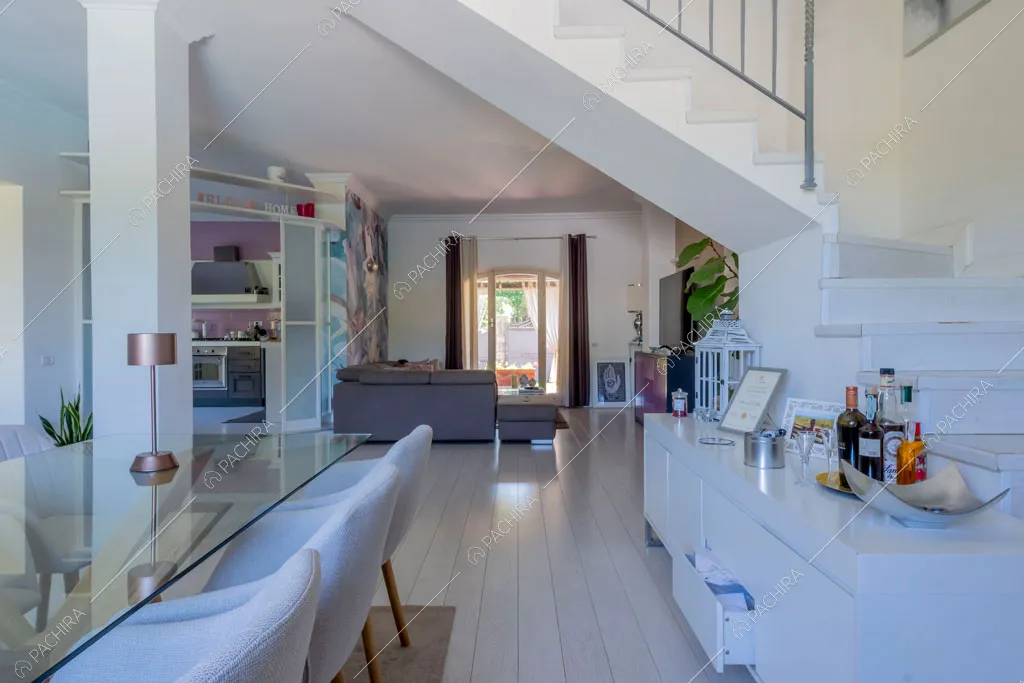 Zona living della villa Lena, location in stile moderno a Roma
