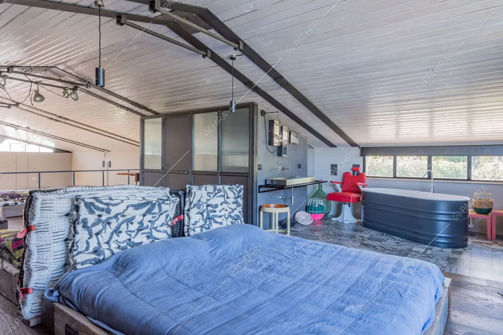 Camera da letto della location Seine, loft in stile industriale a Roma
