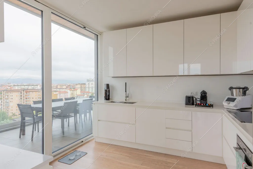 Cucina dell'appartamento Tobol, location in stile contemporaneo a Milano