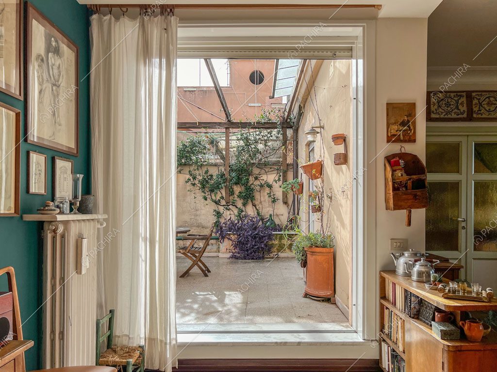Vetrata dell'appartamento Kuban, location in stile moderno a Roma