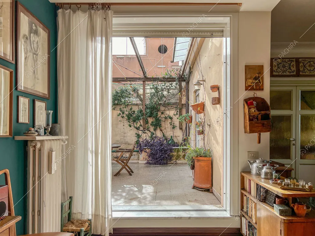 Vetrata dell'appartamento Kuban, location in stile moderno a Roma
