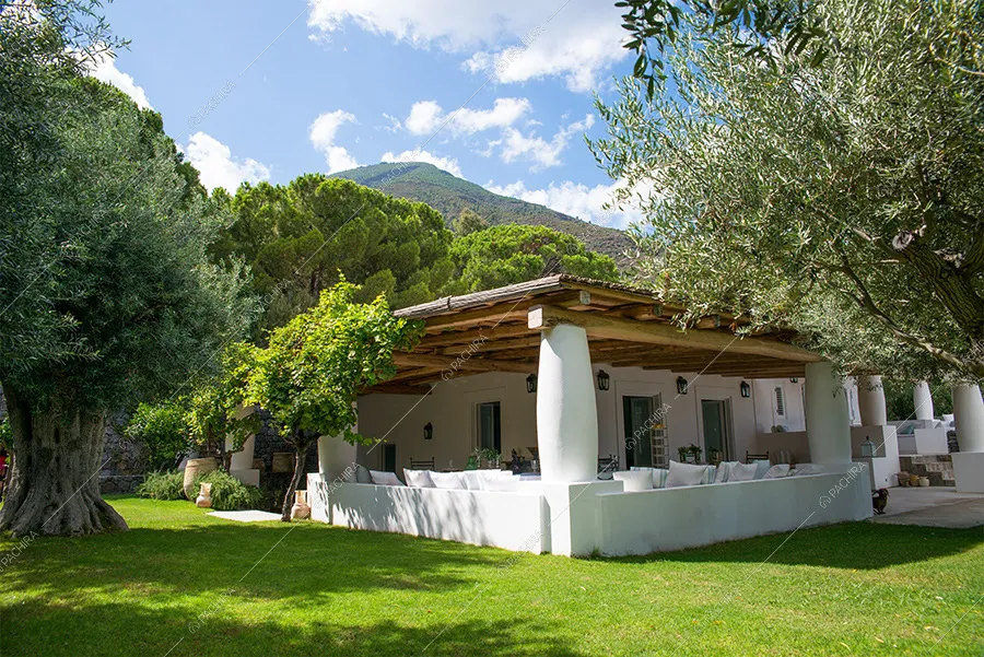 Giardino della villa Toyon, location in stile classico a Messina