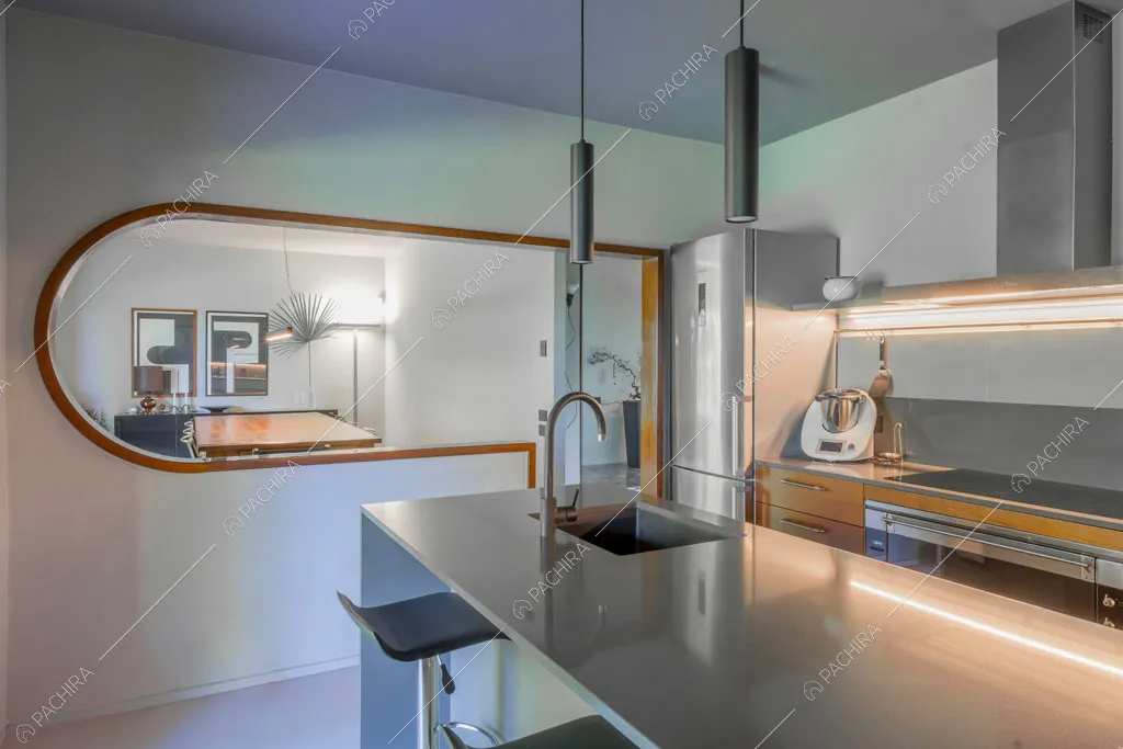 Cucina a isola della villa Biotite, location in stile moderno a Verona