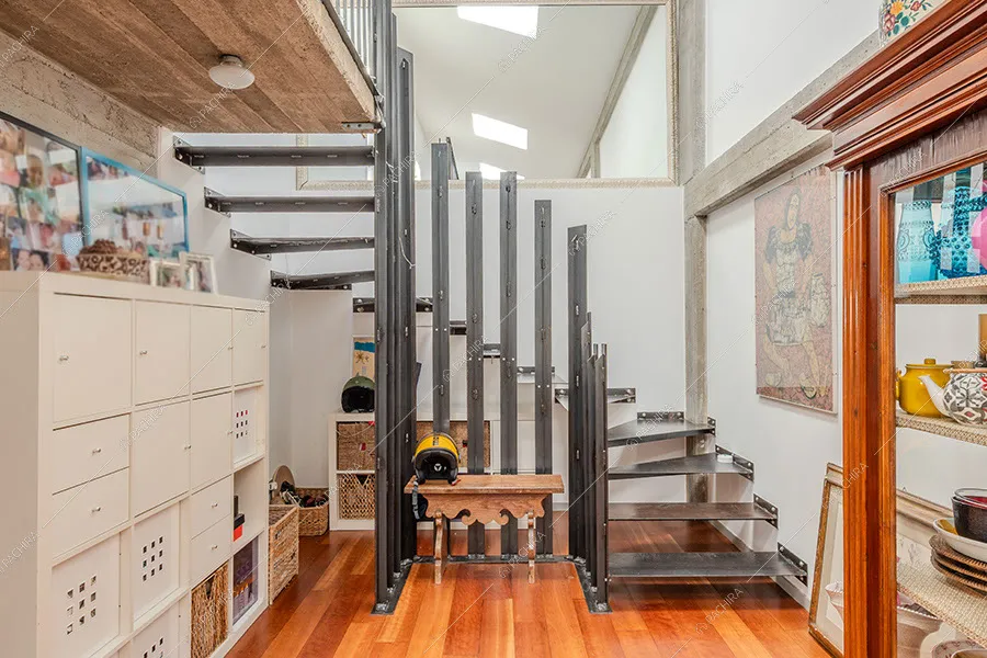 Scale del loft Tocantis, location in stile moderno a Milano