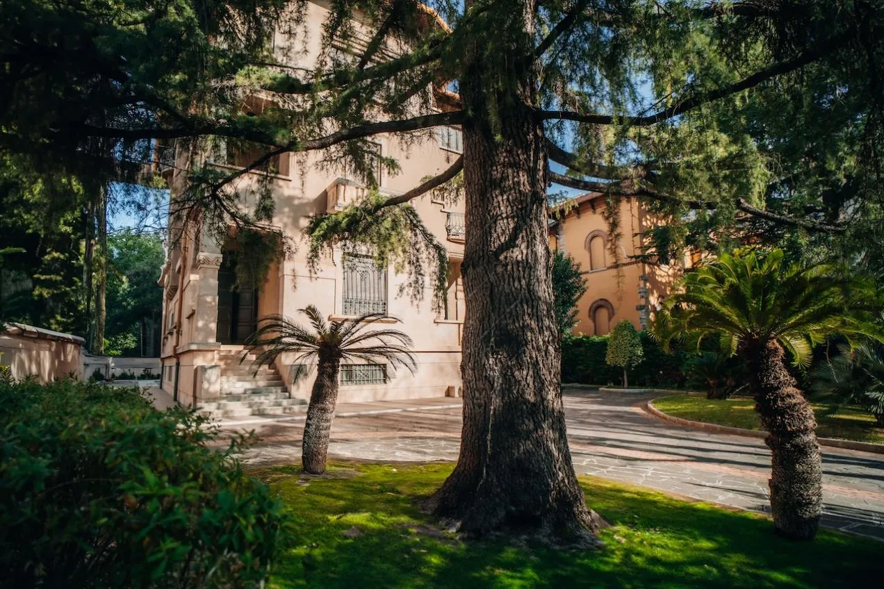 Giardino della villa Adamite, location in stile classico a Savona