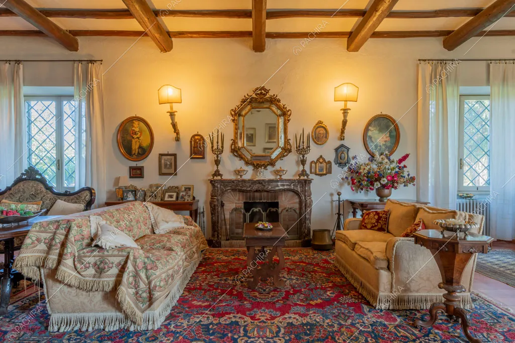 Zona living della dimora storica Logan, location in stile classico a Roma