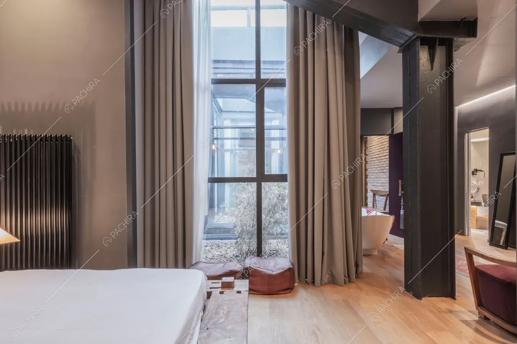 Pavimento in parquet nella camera da letto del loft Berillio, location in stile contemporaneo a Roma