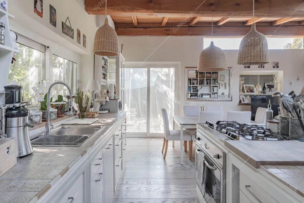 Cucina a isola della location Aliseo, villa in stile contemporaneo a Roma