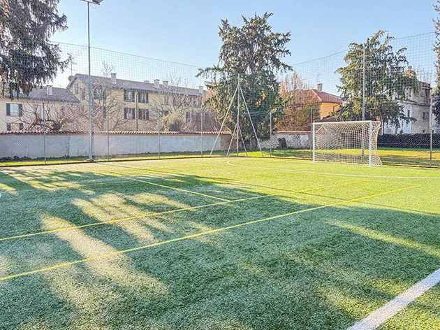 Campo da calcio della dimora storica Ande, location in stile classico a Monza