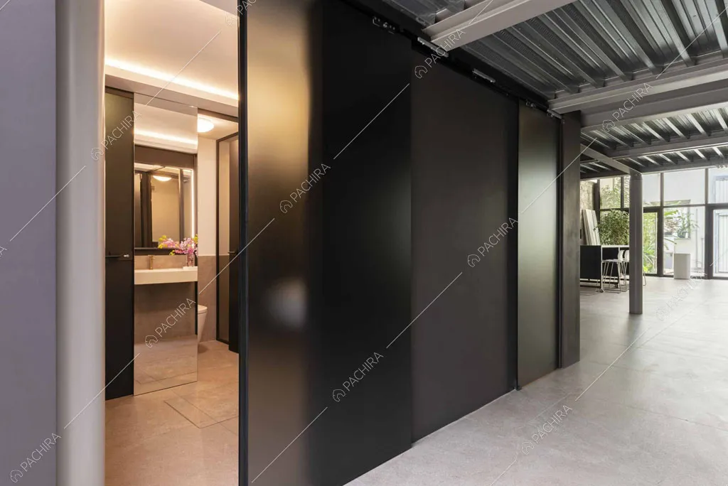 Bagno dell'espositivo Ossa, location in stile moderno a Roma