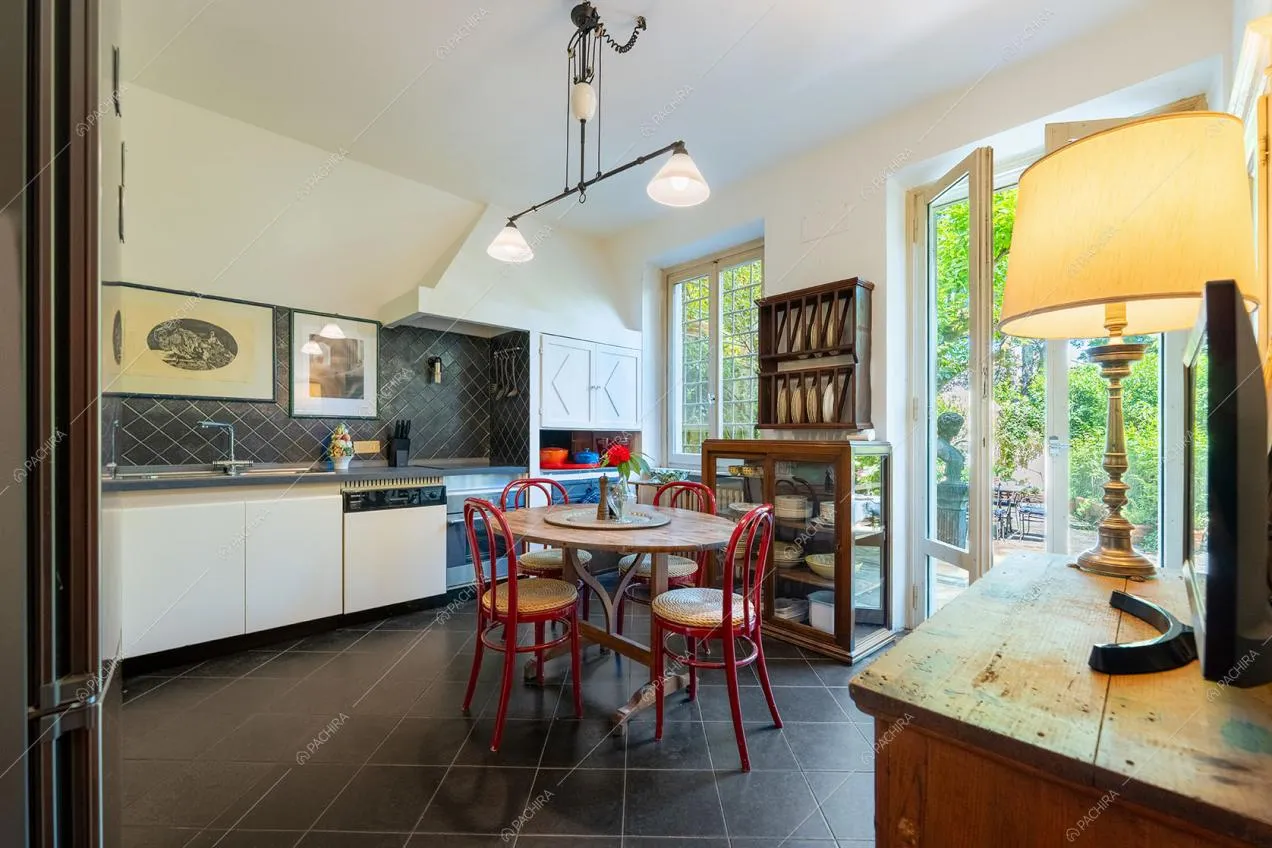 Cucina della villa Gombo, location in stile moderno a Firenze