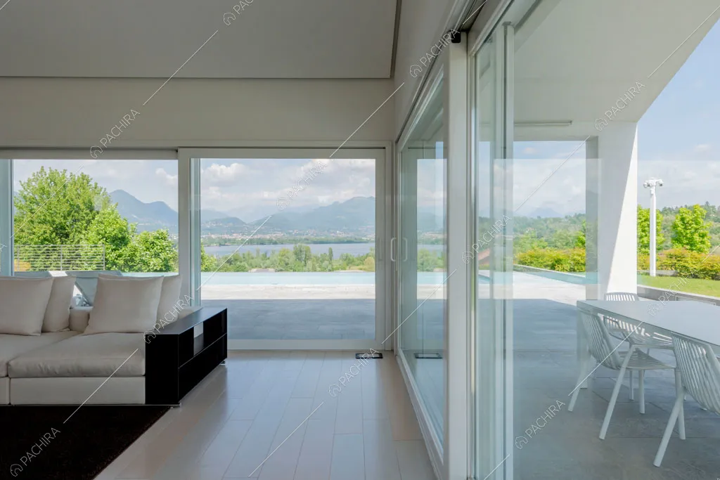 Vetrate della villa Coral, location in stile contemporaneo a Como