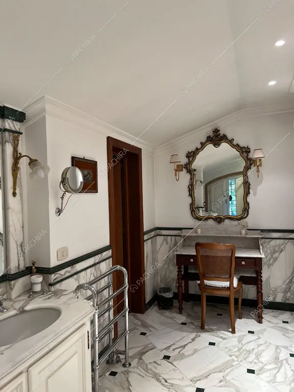 Bagno della dimora storica Citera, location in stile classico a Roma