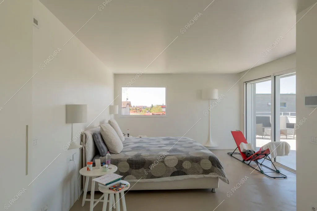 Camera da letto della villa Columbia, location in stile moderno a Como