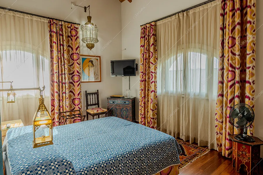 Camera da letto della villa Quito, location in stile classico a Lecco
