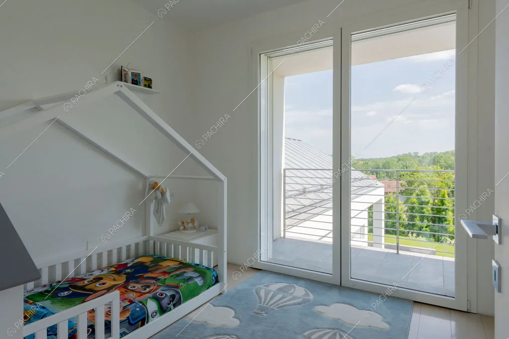 Camera dei bambini della villa Coral, location in stile contemporaneo a Como