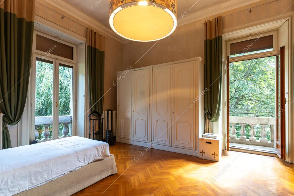 Camera da letto della dimora storica Taurus, location in stile classico a Lecco