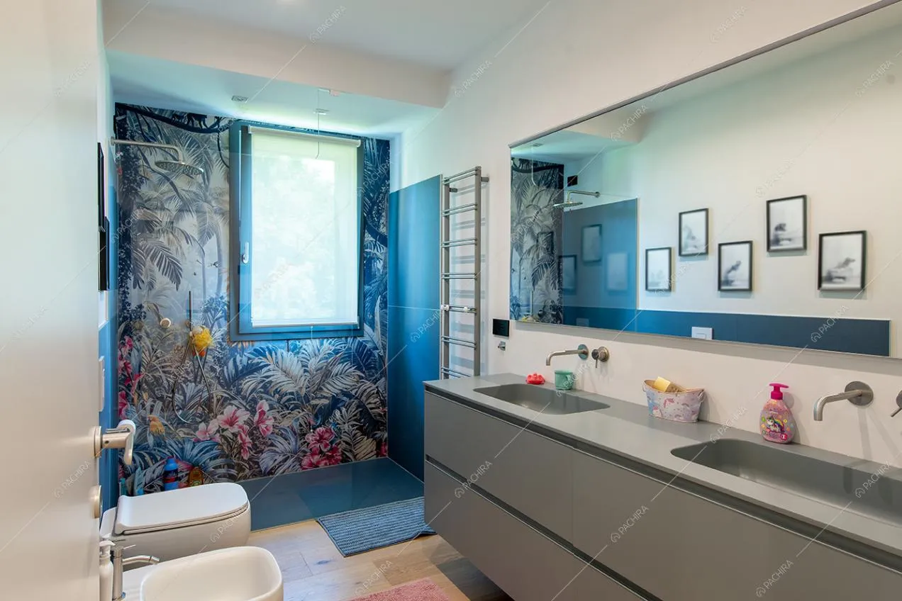 Bagno della villa Ladone, location in stile moderno a Lecco