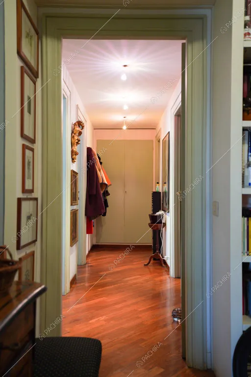 Corridoio dell'appartamento Volga, location in stile moderno a Roma
