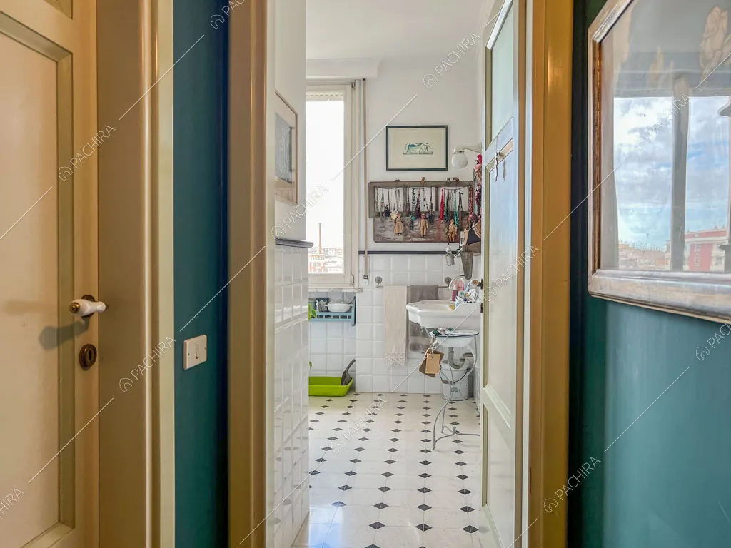 Bagno dell'appartamento Kuban, location in stile moderno a Roma