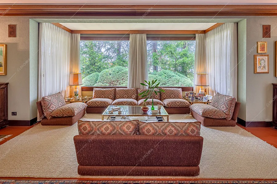 Salotto della villa Mekong, location in stile classico a Varese