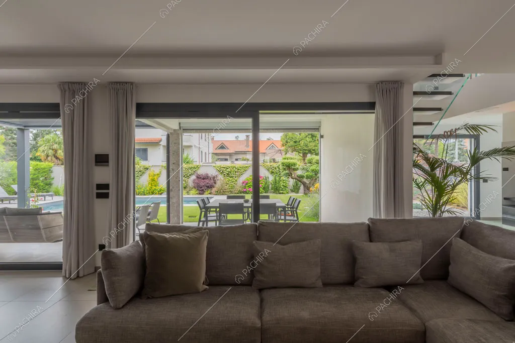 Vista sugli esterni della villa Diosma, location in stile moderno a Milano