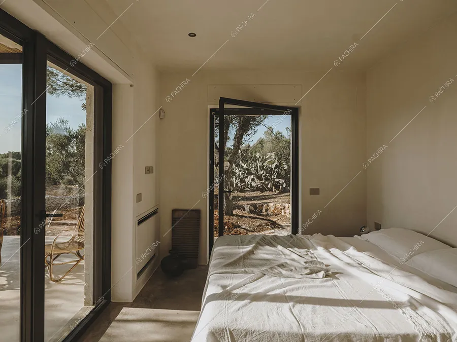 Camera da letto della villa in stile contemporaneo Kara, location per shooting a Brindisi