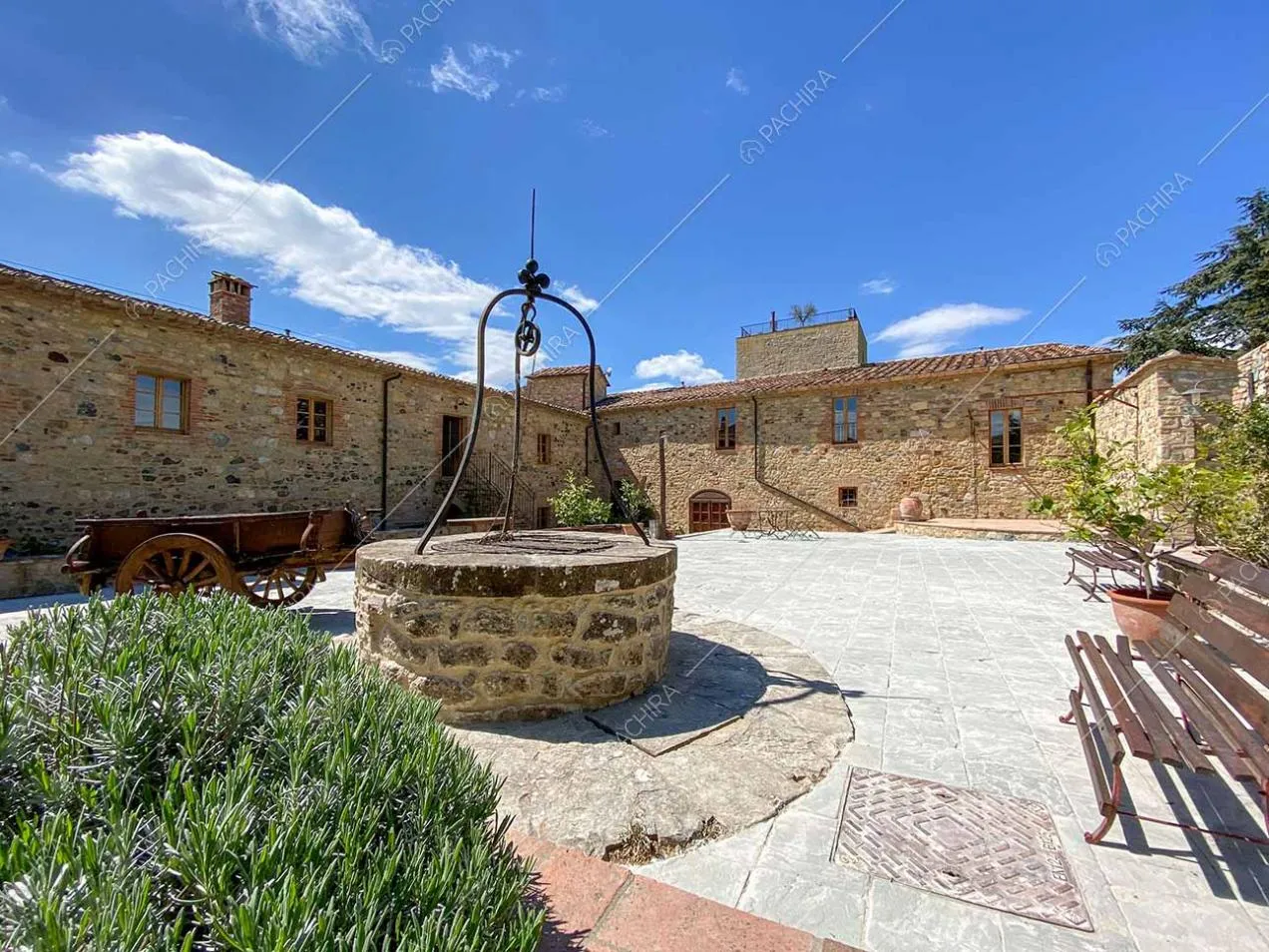 Esterni del borgo Clematide, location in stile rustico a Pisa