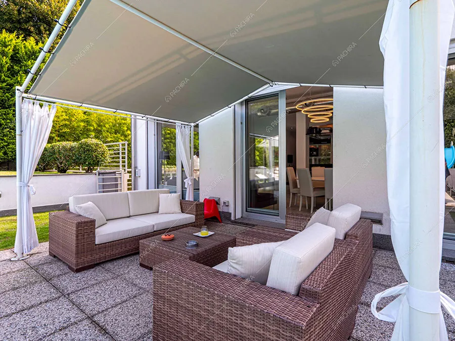 Patio della villa Moonstone, location in stile moderno a Milano