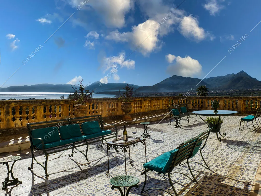 Ampia terrazza della villa Tanami, location in stile classico a Palermo