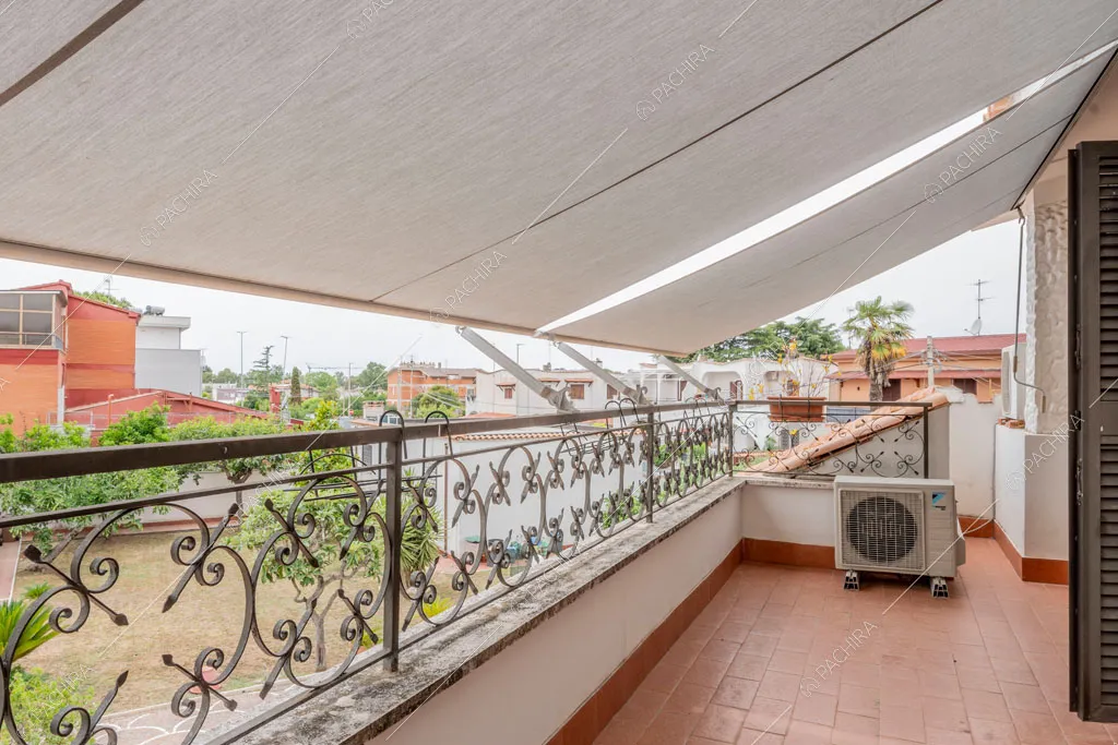Terrazza della villa Pino Mugo, location in stile moderno a Roma