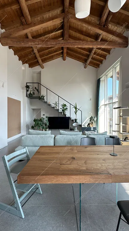 Zona living della villa Makalu, location in stile contemporaneo a Brescia