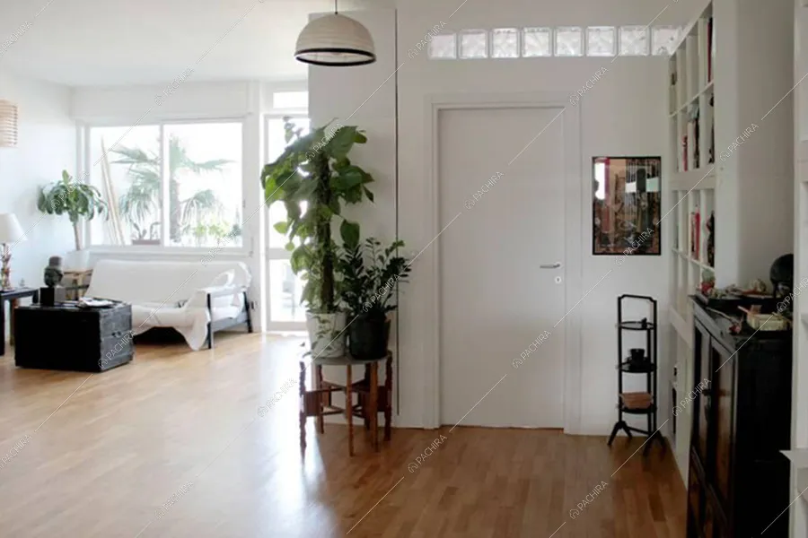 Ingresso dell'appartamento moderno Cerfoglio, location per shooting a Milano