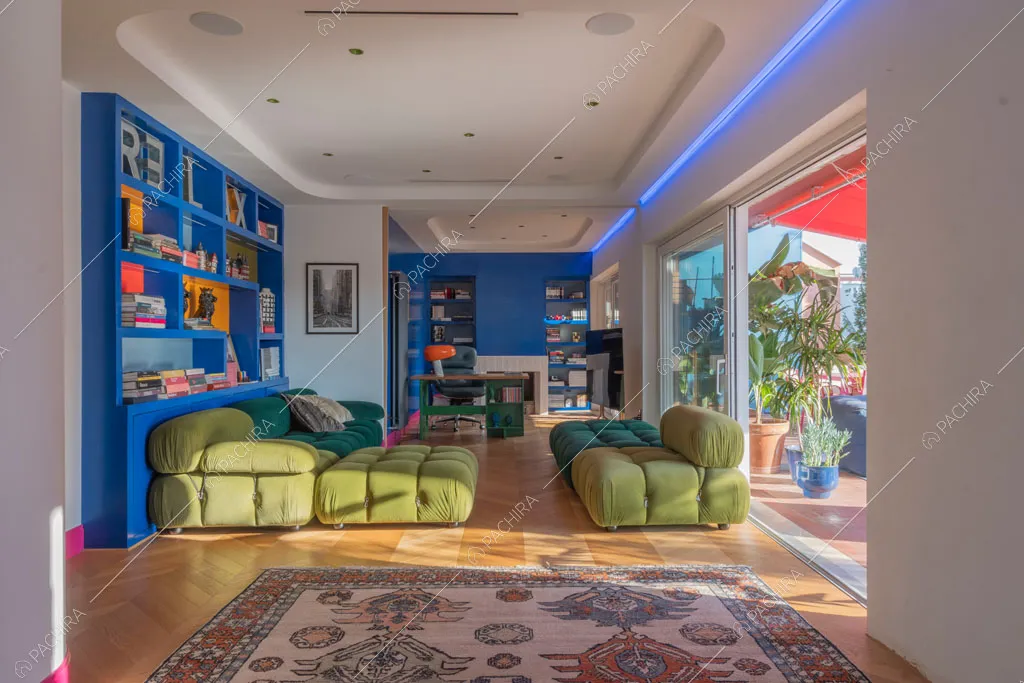 Zona living dell'appartamento Gila, location in stile contemporaneo a Roma