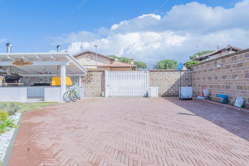 Patio della villa Colchito, location in stile contemporaneo a Roma