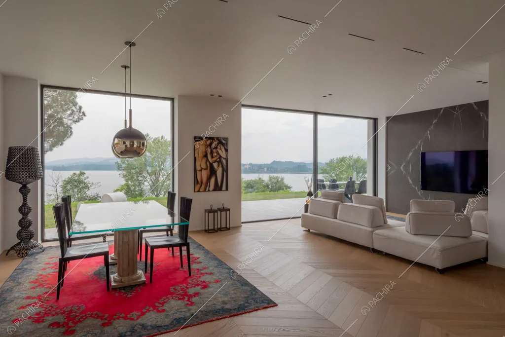 Zona living della villa Ladoga, location in stile contemporaneo a Varese